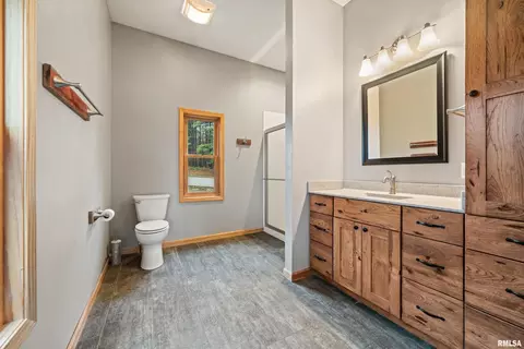 Bath - 1115 Hilltop Ln, Simpson, IL 62985 photo 3 of 5