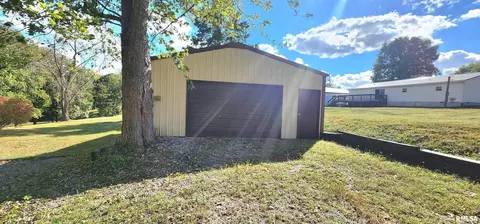 210 E Old Plank Rd, Chester, IL 62233 photo 4