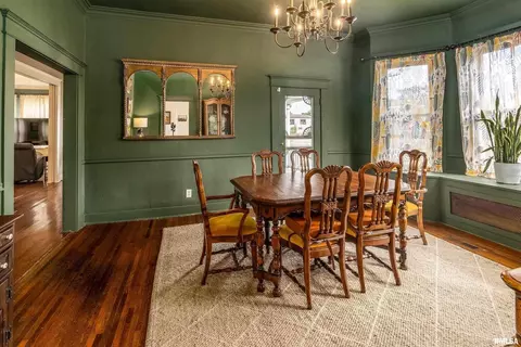 Dining - 2101 Walnut St, Murphysboro, IL 62966 photo 1 of 2