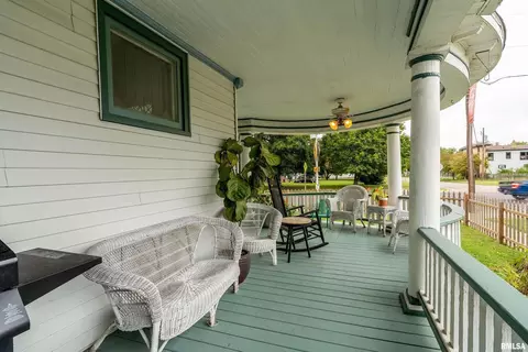 Exterior - 2101 Walnut St, Murphysboro, IL 62966 photo 5 of 10