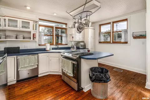 Kitchen - 2101 Walnut St, Murphysboro, IL 62966 photo 1 of 5