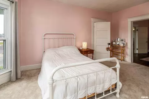 Bedroom - 2101 Walnut St, Murphysboro, IL 62966 photo 2 of 7