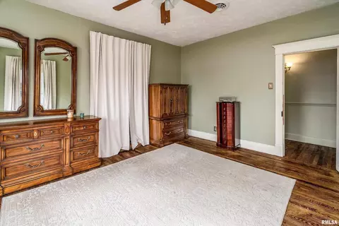 Bedroom - 2101 Walnut St, Murphysboro, IL 62966 photo 6 of 7