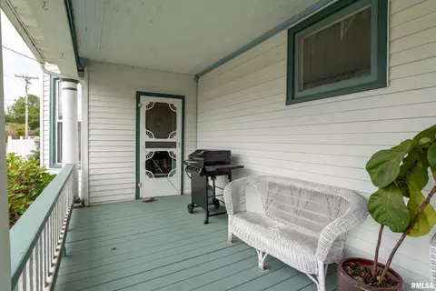 Exterior - 2101 Walnut St, Murphysboro, IL 62966 photo 4 of 10