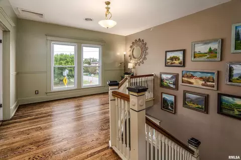 Entry Way - 2101 Walnut St, Murphysboro, IL 62966 photo 3 of 6