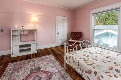 Bedroom - 2101 Walnut St, Murphysboro, IL 62966 photo 3 of 7