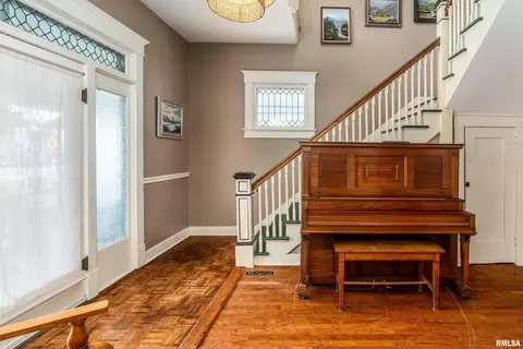 Entry Way - 2101 Walnut St, Murphysboro, IL 62966 photo 2 of 6