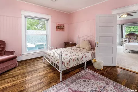 Bedroom - 2101 Walnut St, Murphysboro, IL 62966 photo 4 of 7