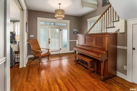 Entry Way - 2101 Walnut St, Murphysboro, IL 62966 photo 1 of 6
