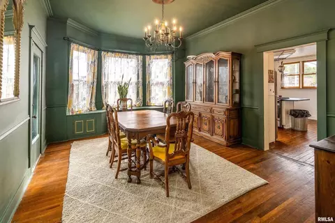 Dining - 2101 Walnut St, Murphysboro, IL 62966 photo 2 of 2