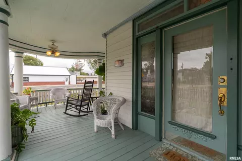 Exterior - 2101 Walnut St, Murphysboro, IL 62966 photo 6 of 10