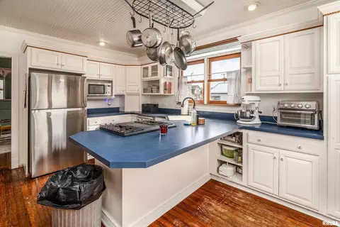 Kitchen - 2101 Walnut St, Murphysboro, IL 62966 photo 4 of 5