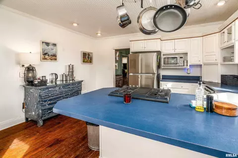 Kitchen - 2101 Walnut St, Murphysboro, IL 62966 photo 3 of 5