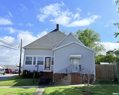 18 S Mill St, Harrisburg, IL 62946