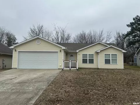2020 E Creekwood Dr, Carbondale, IL 62901