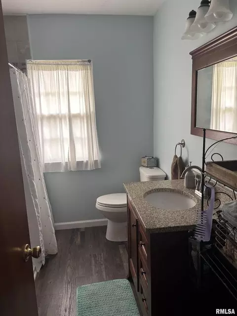 Bath - 420 W 3rd St, Centralia, IL 62801 photo 1 of 1