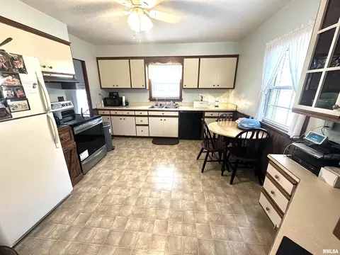 Kitchen - 420 W 3rd St, Centralia, IL 62801 photo 1 of 2