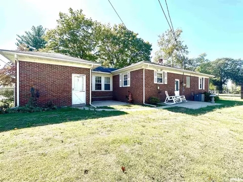 Exterior - 420 W 3rd St, Centralia, IL 62801 photo 3 of 4