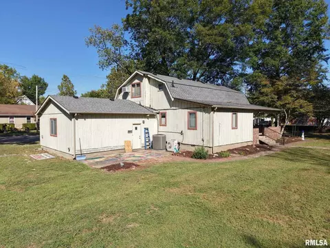 601 1st St, Benton, IL 62812 photo 14