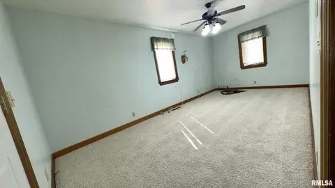 601 1st St, Benton, IL 62812 photo 25