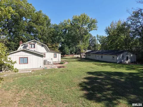 601 1st St, Benton, IL 62812 photo 11
