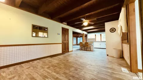 601 1st St, Benton, IL 62812 photo 32