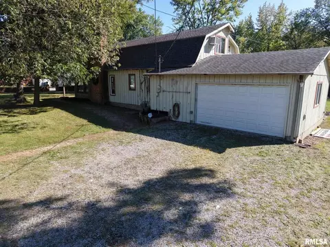 601 1st St, Benton, IL 62812 photo 18