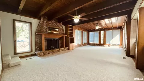 601 1st St, Benton, IL 62812 photo 35