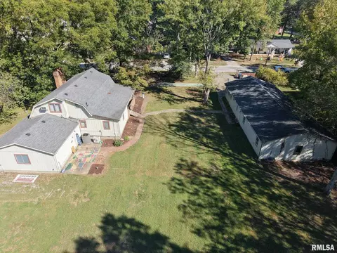 601 1st St, Benton, IL 62812 photo 13