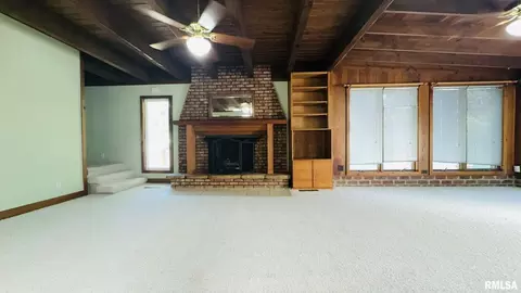 601 1st St, Benton, IL 62812 photo 36