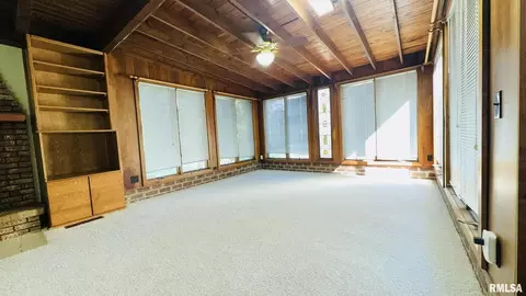 601 1st St, Benton, IL 62812 photo 33