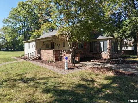 601 1st St, Benton, IL 62812 photo 7