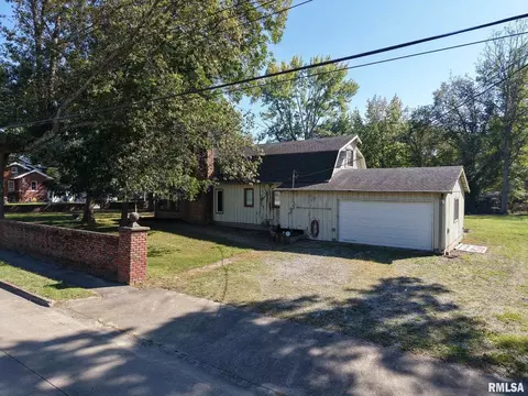 601 1st St, Benton, IL 62812 photo 12