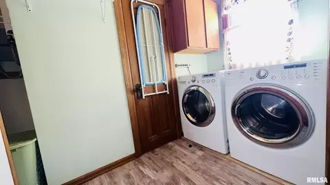 601 1st St, Benton, IL 62812 photo 39