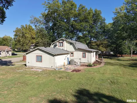 601 1st St, Benton, IL 62812 photo 10