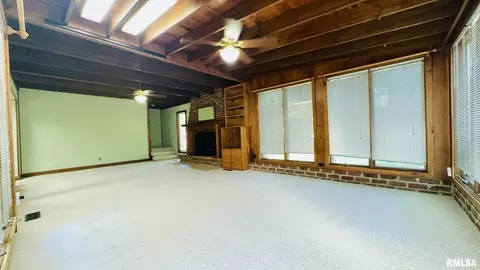 601 1st St, Benton, IL 62812 photo 37