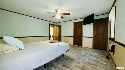 601 1st St, Benton, IL 62812 photo 40