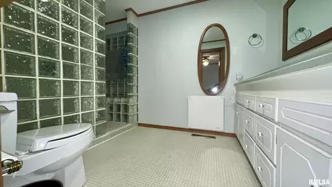601 1st St, Benton, IL 62812 photo 43