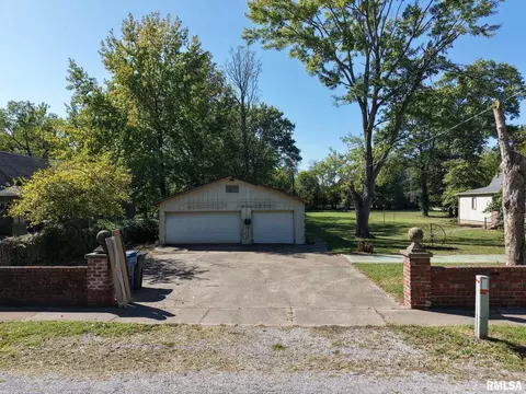 601 1st St, Benton, IL 62812 photo 9