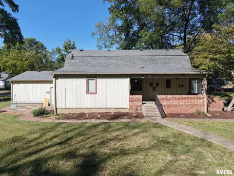 601 1st St, Benton, IL 62812 photo 16