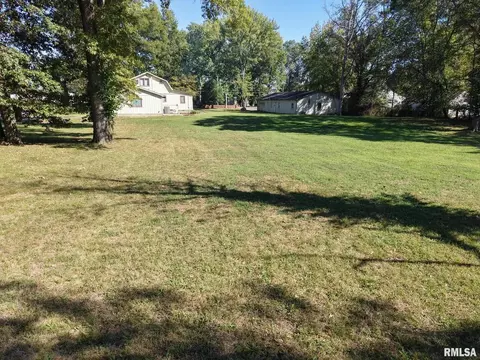 601 1st St, Benton, IL 62812 photo 21