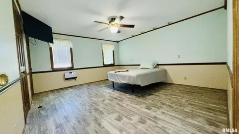 601 1st St, Benton, IL 62812 photo 42