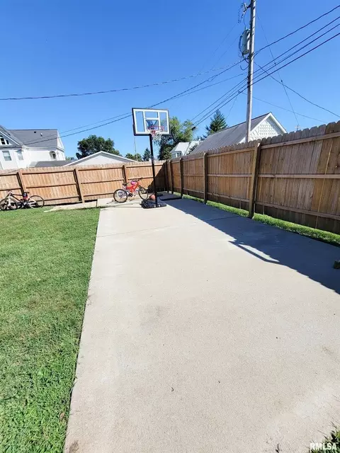 216 E 3rd St, Flora, IL 62839 photo 14