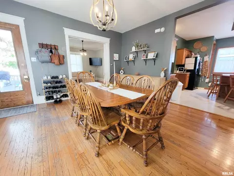 216 E 3rd St, Flora, IL 62839 photo 4