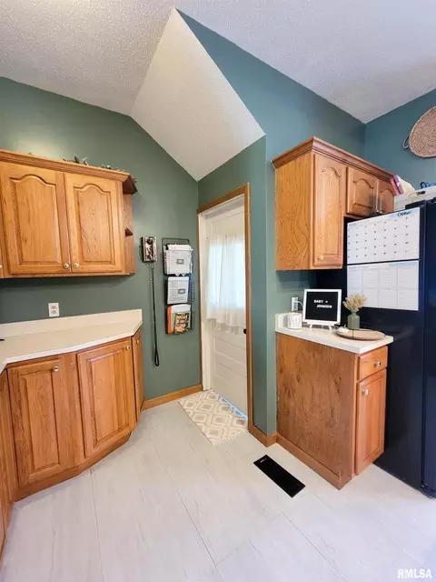 216 E 3rd St, Flora, IL 62839 photo 40