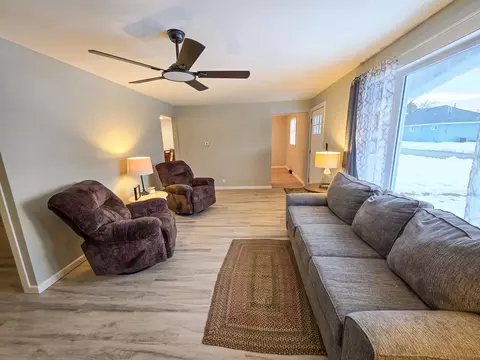 Living - 306 Bible St, Flora, IL 62839 photo 6 of 6