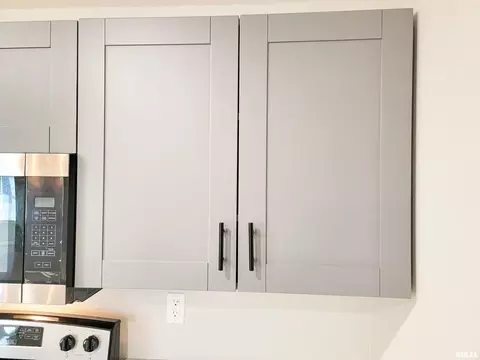 Kitchen - 306 Bible St, Flora, IL 62839 photo 10 of 20