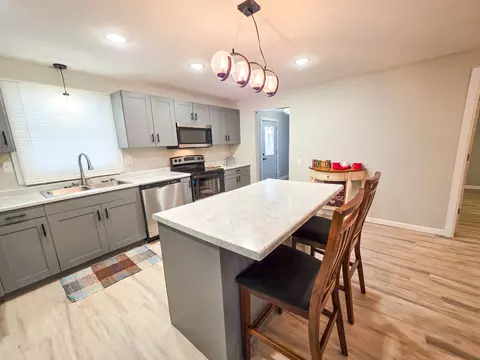 Kitchen - 306 Bible St, Flora, IL 62839 photo 1 of 20