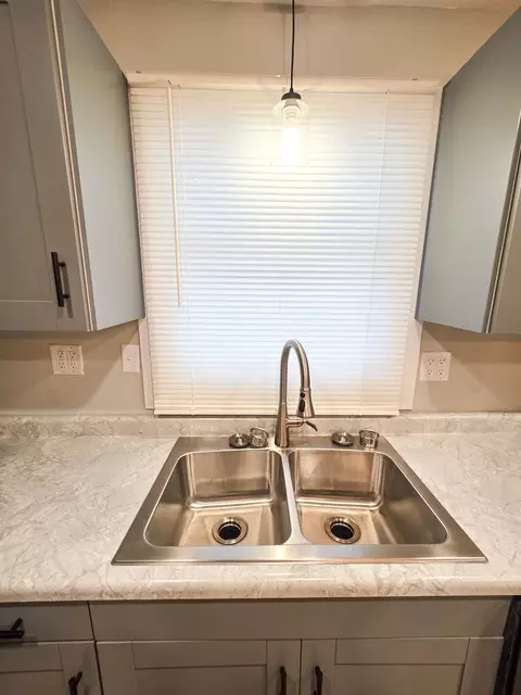 Kitchen - 306 Bible St, Flora, IL 62839 photo 14 of 20