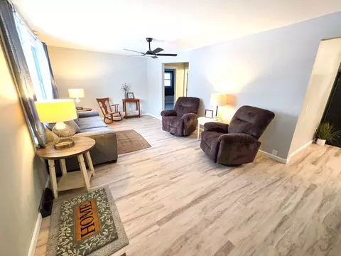 Living - 306 Bible St, Flora, IL 62839 photo 2 of 6